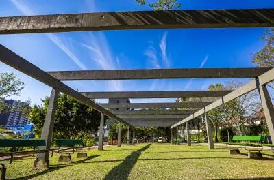 Porto Alegre entrega seis praças requalificadas no bairro Jardim Isabel, na Zona Sul, por meio do programa Mais Praças.