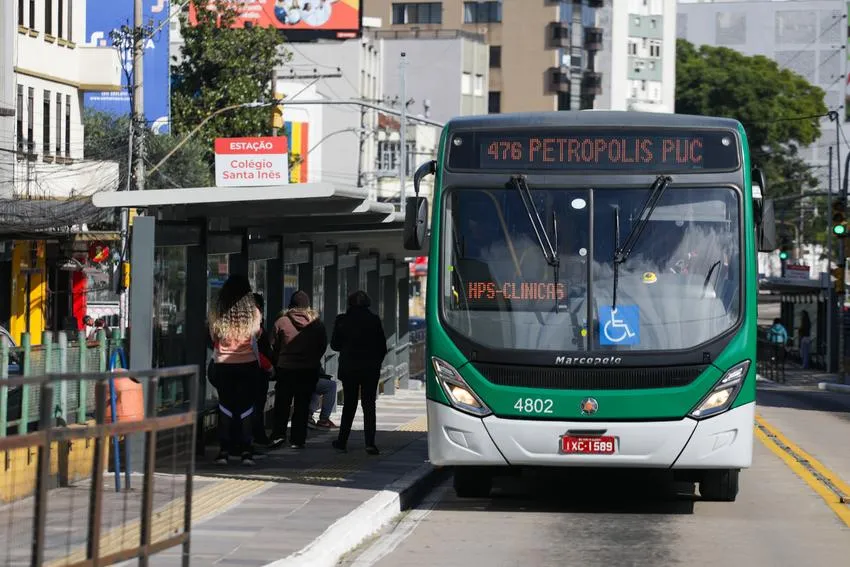 Porto Alegre terá esquema especial de trânsito e transporte no Dia de Finados.