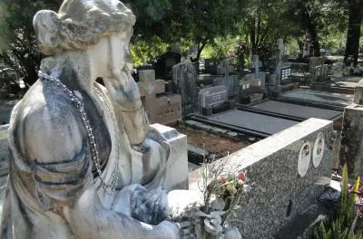 Cemitérios de Porto Alegre terão horários especiais no Dia de Finados.